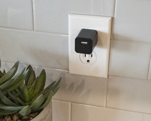 Non-WiFi Wall Charger Spy Camera